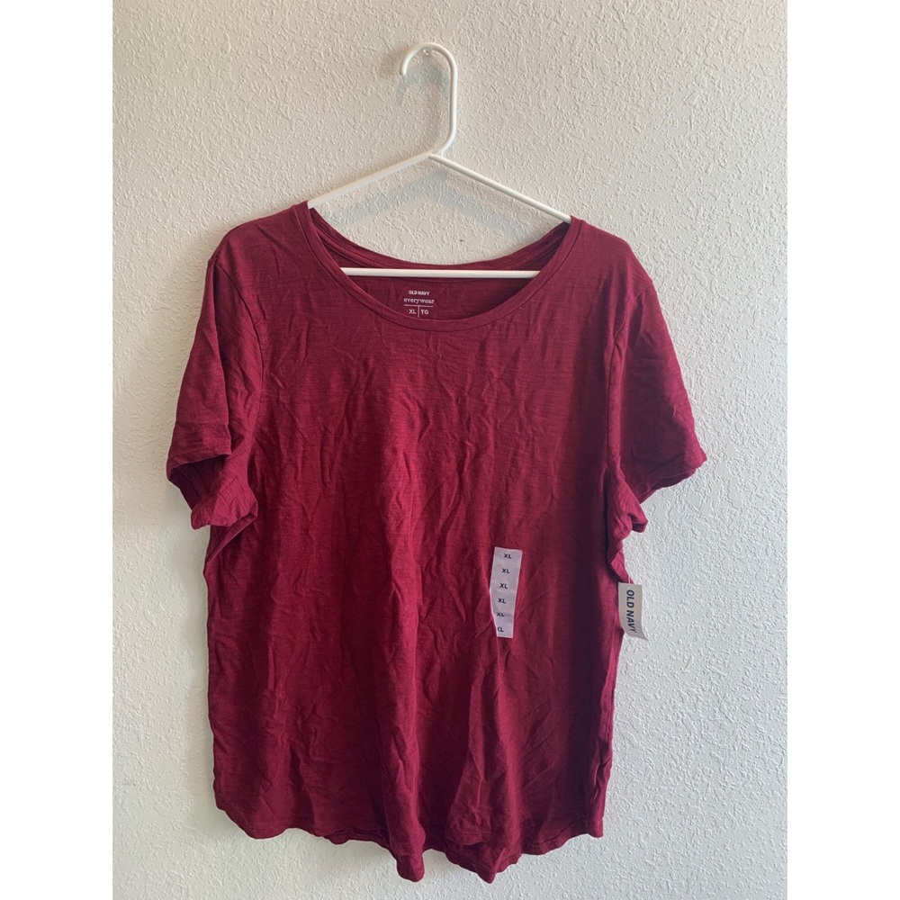 Old Navy T shirt